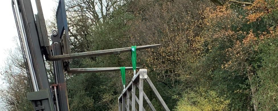 Example of an A-frame sling test.