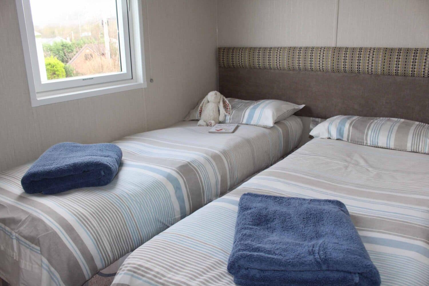 Platinum twin bedroom