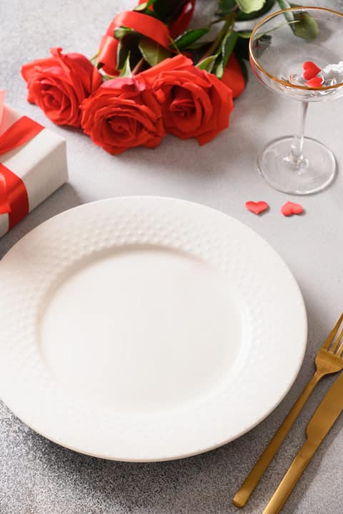 valentines-dinner-plate-5463802 Static caravan holidays