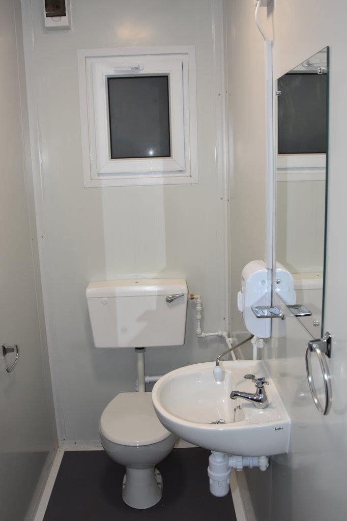 10-bay-16-room-portable-sleeper-unit-toilet-6